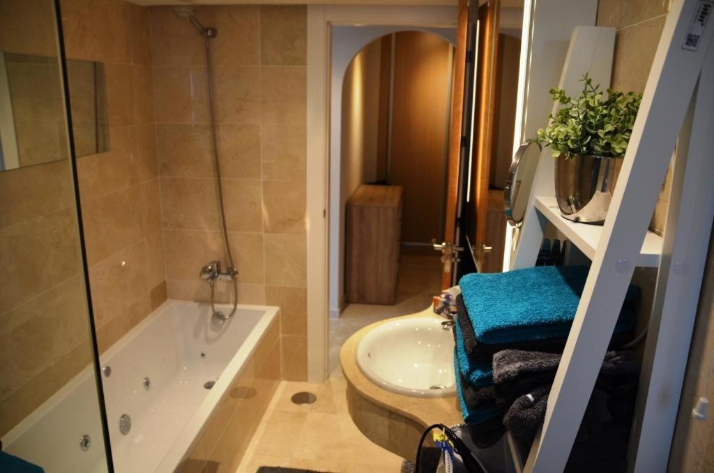 Appartement Penthouse Mit Privatem Jacuzzi In Marbella - La Mairena à Ojén Extérieur photo