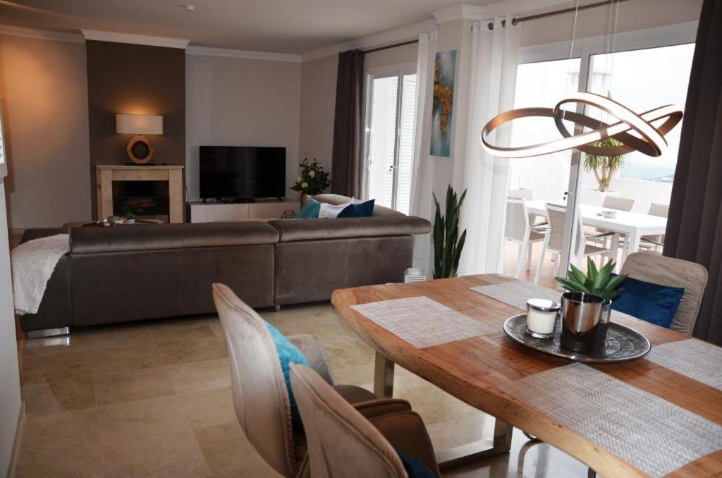 Appartement Penthouse Mit Privatem Jacuzzi In Marbella - La Mairena à Ojén Extérieur photo
