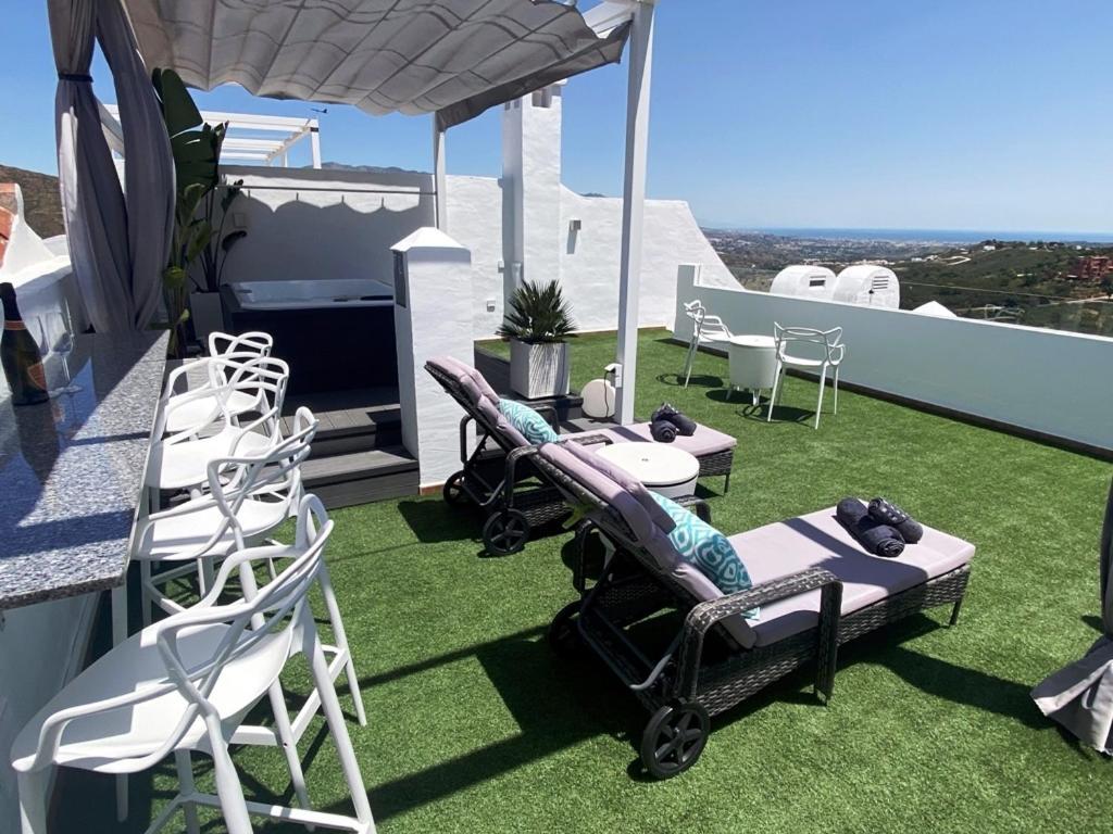 Appartement Penthouse Mit Privatem Jacuzzi In Marbella - La Mairena à Ojén Extérieur photo