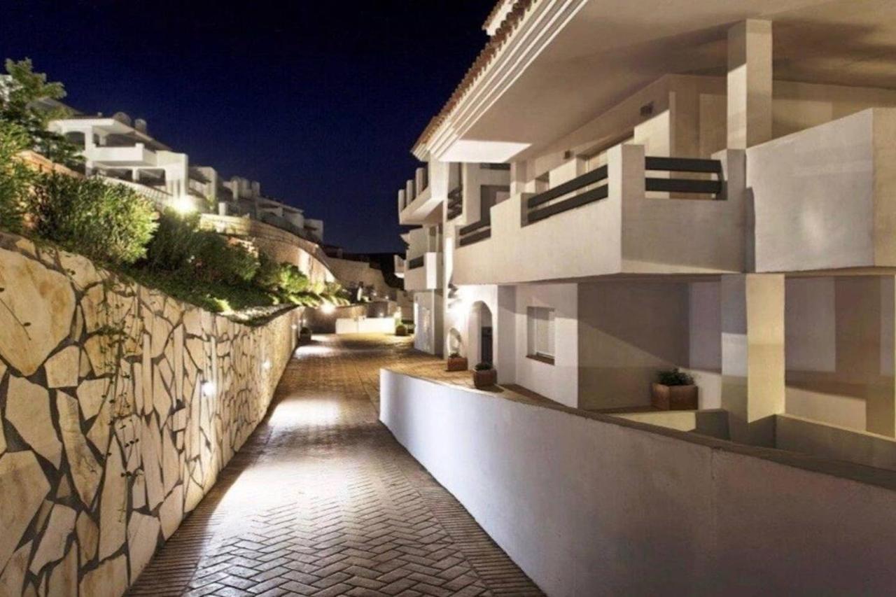 Appartement Penthouse Mit Privatem Jacuzzi In Marbella - La Mairena à Ojén Extérieur photo
