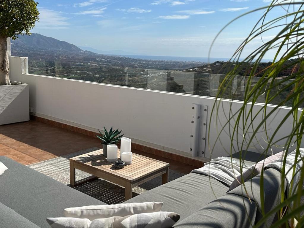 Appartement Penthouse Mit Privatem Jacuzzi In Marbella - La Mairena à Ojén Extérieur photo
